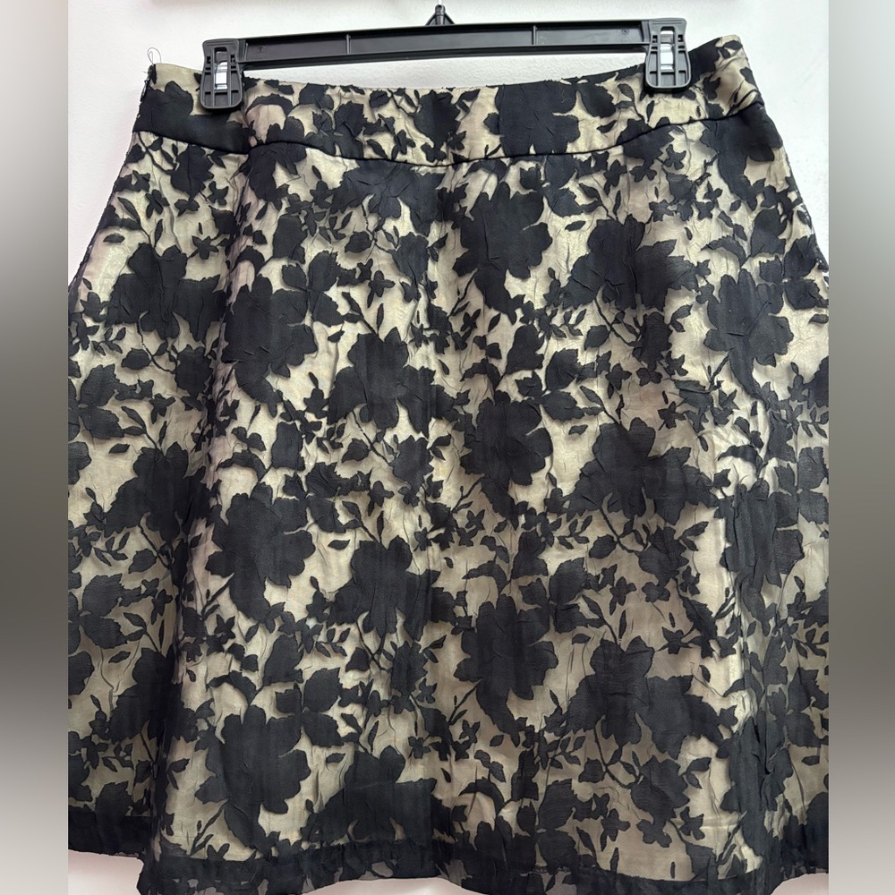 Women’s Skirt. Size Medium.